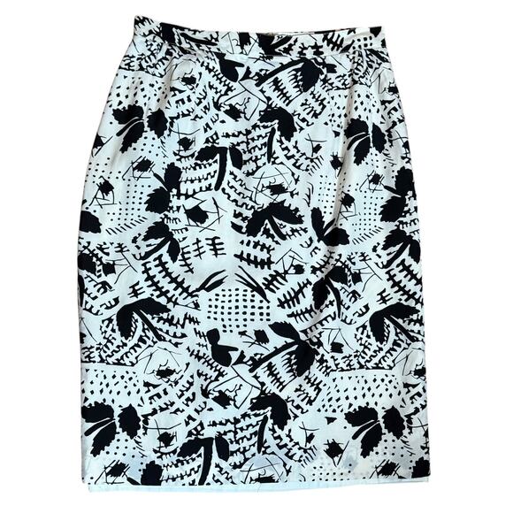 Emmanuelle Khanh Paris Dresses & Skirts - Emmanuelle Khanh Paris Skirt 100% Silk Size 40 Zipper and Buttons Back Closure